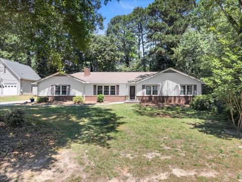 Homes For Sale - 2117 Hartridge Drive<br/> Snellville, GA 30078