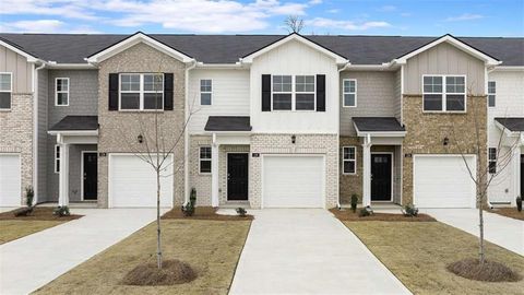 Townhouse For Sale - 214 Kenmore Circle<br/> Perry, GA 31069