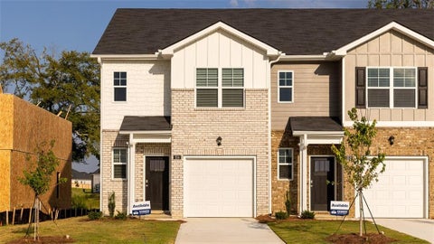 Townhouse For Sale - 214 Kenmore Circle<br/> Perry, GA 31069