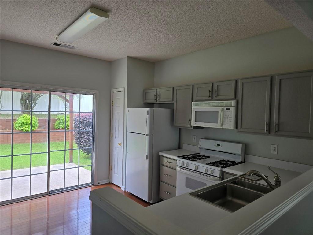 1692 Woodsford Road, Kennesaw, Georgia image 4