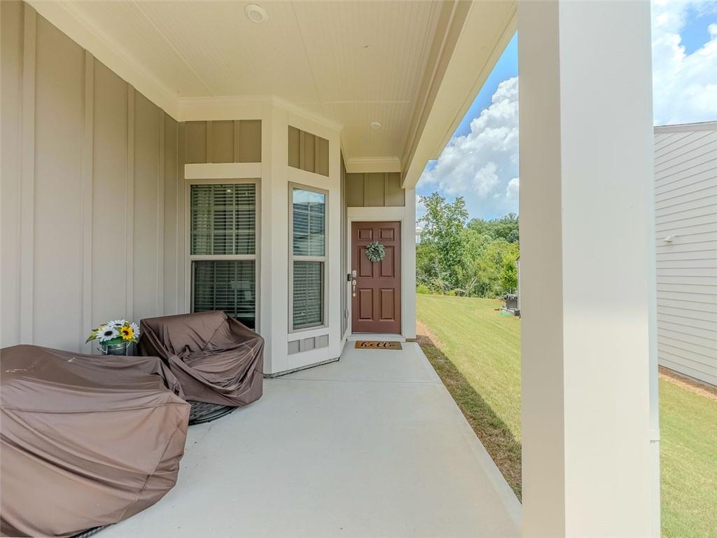 5610 VILLA CREST Drive