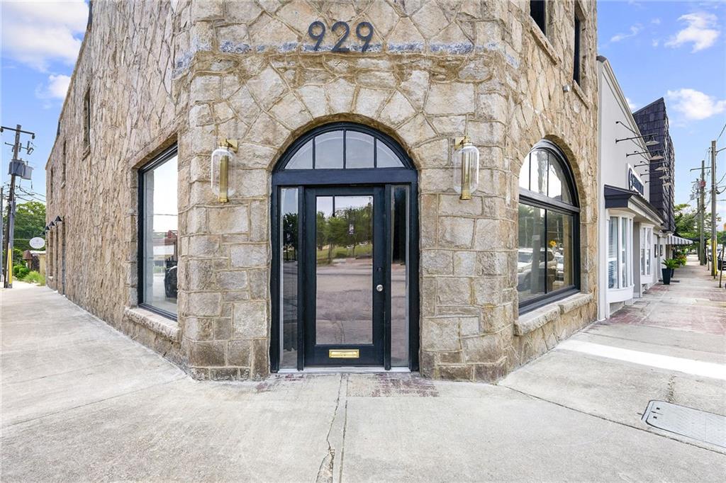 Photo 1 of 19 — 929 Main Street, Stone Mountain, GA 30083