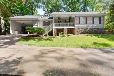 Homes For Sale - 4002 Sundown Drive<br/> Gainesville, GA 30506