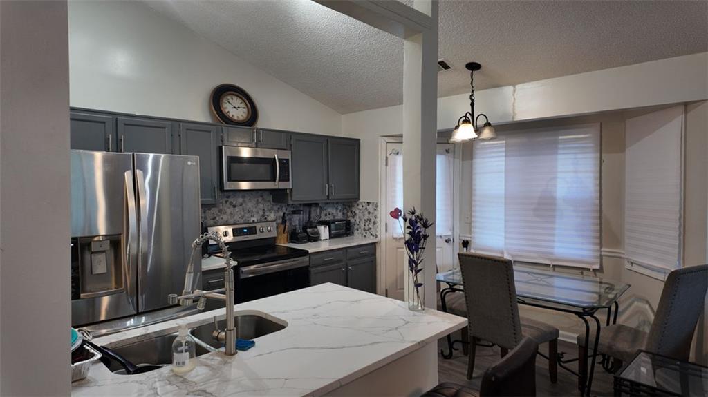 3527 LEHIGH Way