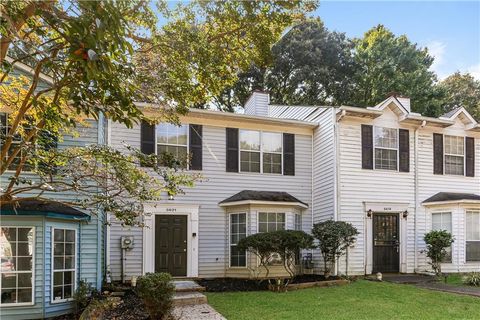 Townhouse For Sale - 5621 Stonington Trace Parkway<br/> Stone Mountain, GA 30087