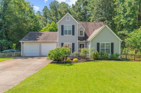 Homes For Sale - 503 E Lake Court<br/> Woodstock, GA 30188