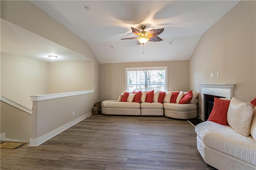 3336 Donna Way
