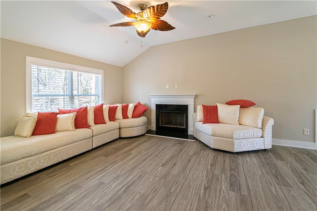 3336 Donna Way