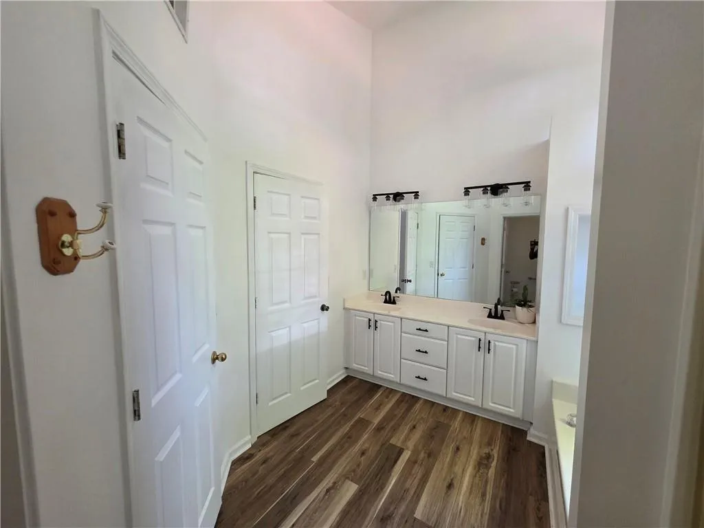 Cumming, Georgia 30040, United States, 3 Bedrooms Bedrooms, ,2 BathroomsBathrooms,Residential,Active,195361