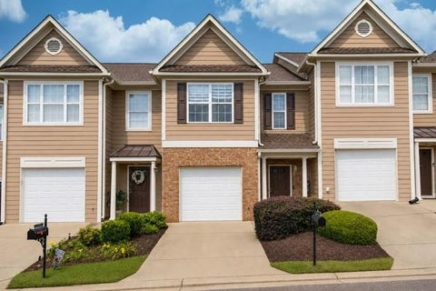 Townhouse For Sale - 6311 Shoreview Circle<br/> Flowery Branch, GA 30542