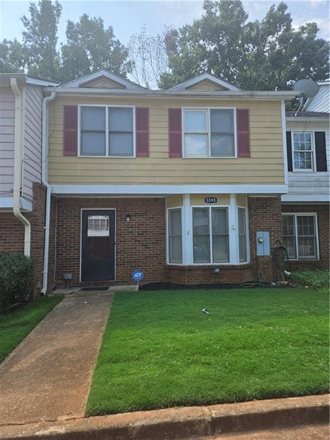 Townhouse For Rent - 5595 Wells Circle<br/> Stone Mountain, GA 30087