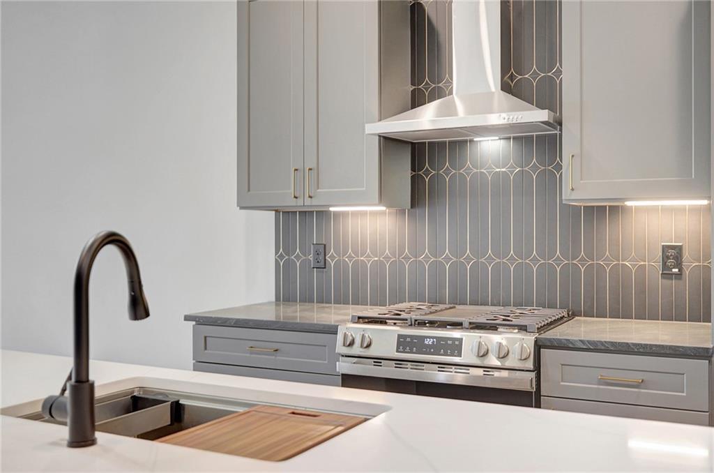 454 Connally Street SE