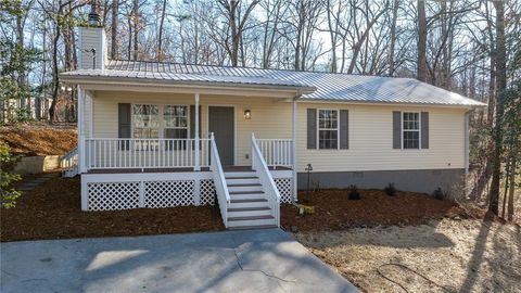 A home in Dawsonville