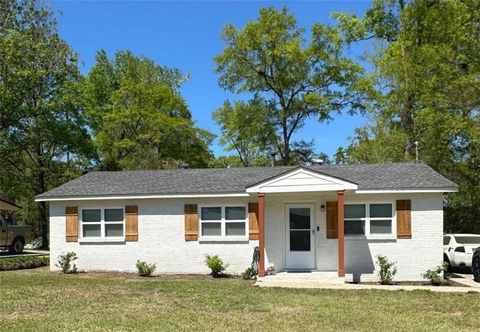 Homes For Sale - 104 Dudley Street<br/> Warner Robins, GA 31093