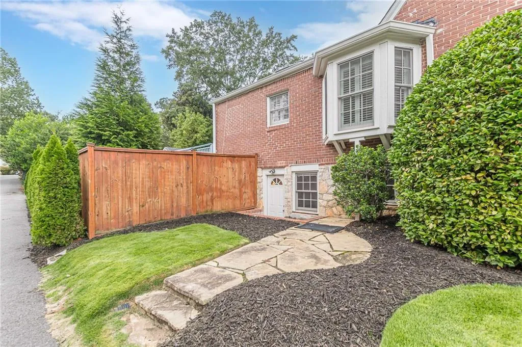 Atlanta, Georgia 30306, United States, 3 Bedrooms Bedrooms, ,4 BathroomsBathrooms,Residential,Active,195414