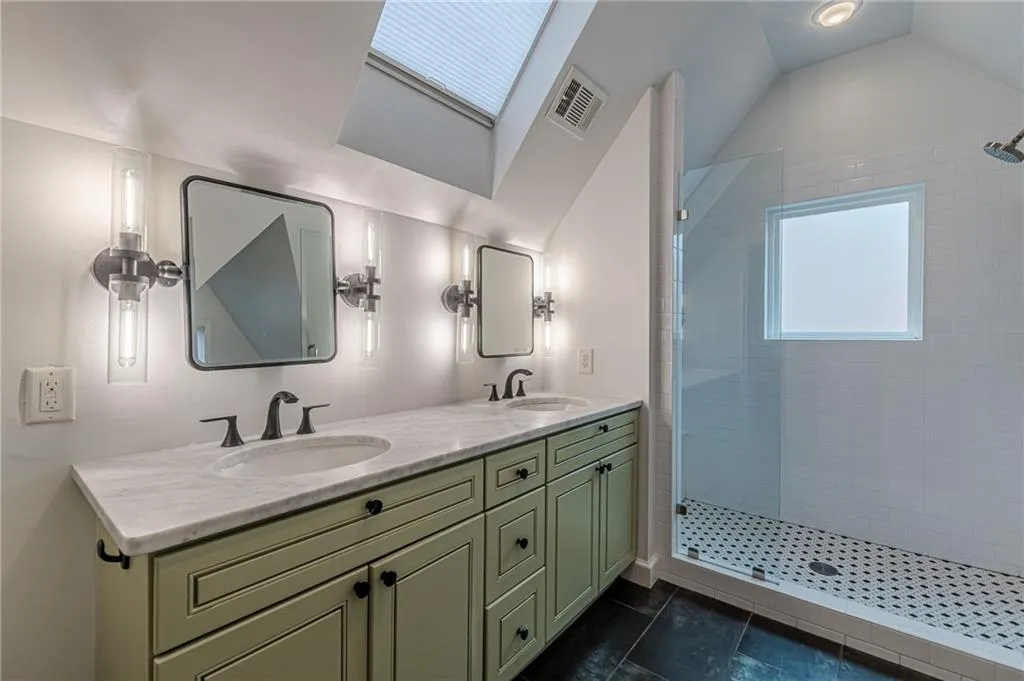 Atlanta, Georgia 30306, United States, 3 Bedrooms Bedrooms, ,4 BathroomsBathrooms,Residential,Active,195414