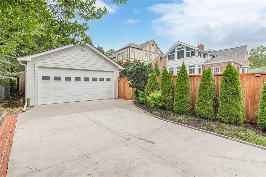 Atlanta, Georgia 30306, United States, 3 Bedrooms Bedrooms, ,4 BathroomsBathrooms,Residential,Active,195414