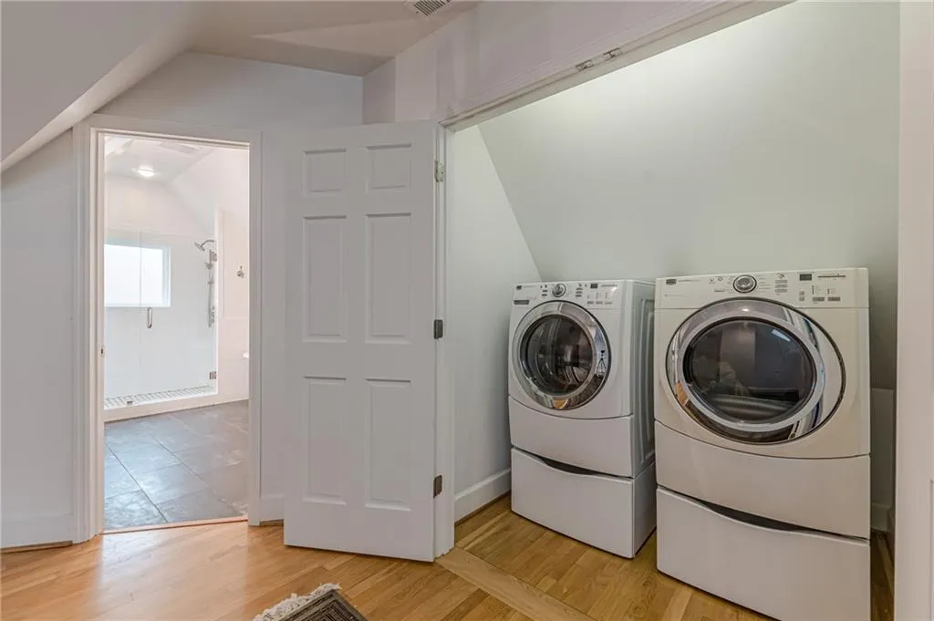 Atlanta, Georgia 30306, United States, 3 Bedrooms Bedrooms, ,4 BathroomsBathrooms,Residential,Active,195414