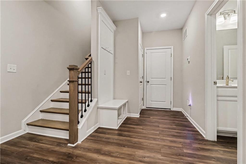 3297 Park Pointe Cir Circle