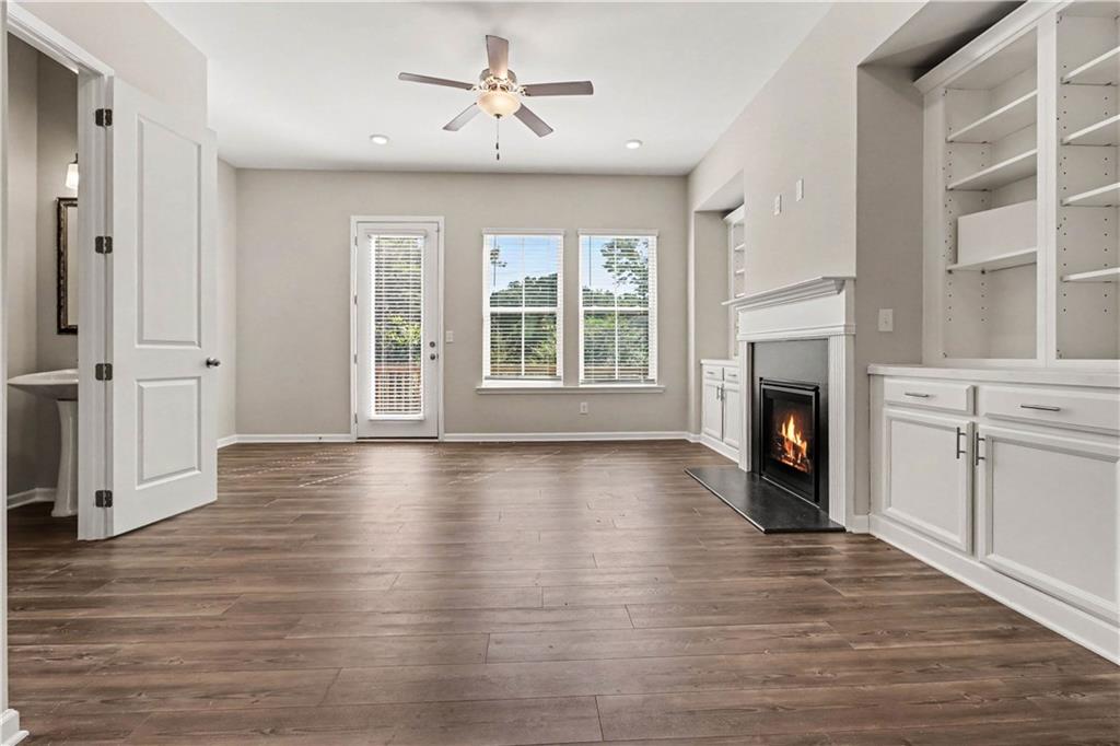 3297 Park Pointe Cir Circle