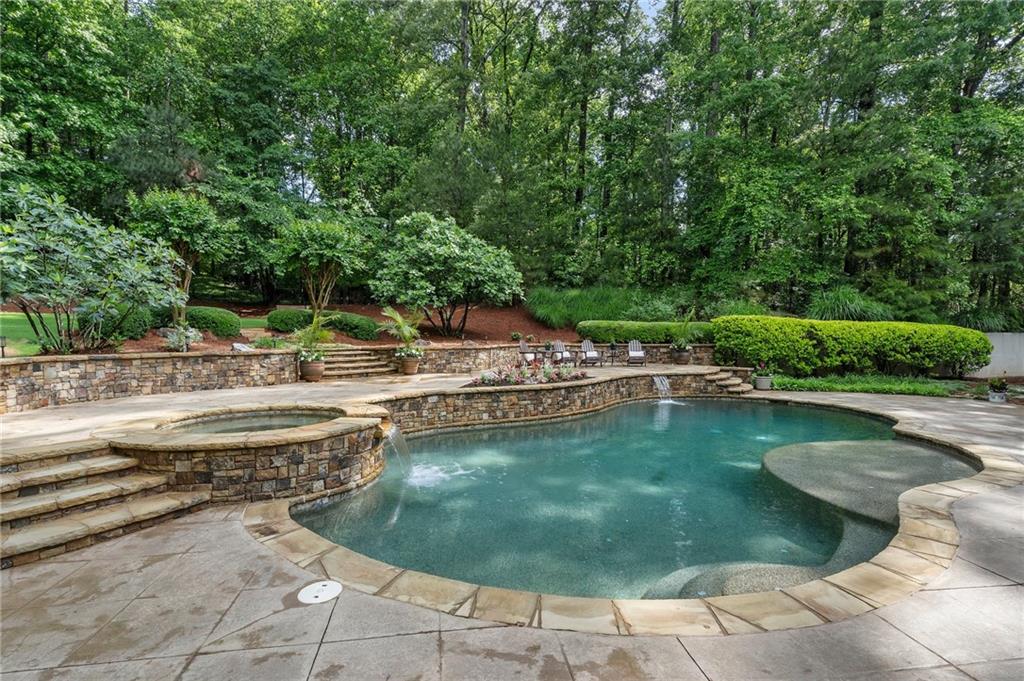 1470 Rolling Links Drive, Alpharetta, Georgia image 2
