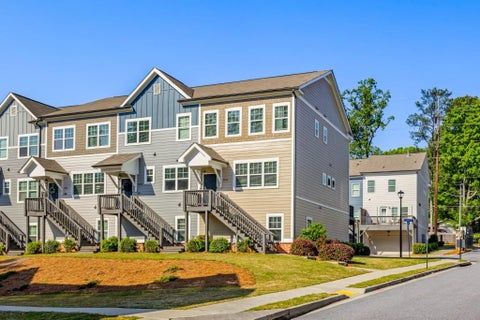 Townhouse For Sale - 3765 Oxford Circle<br/> Dekalb County, Doraville, GA 30340