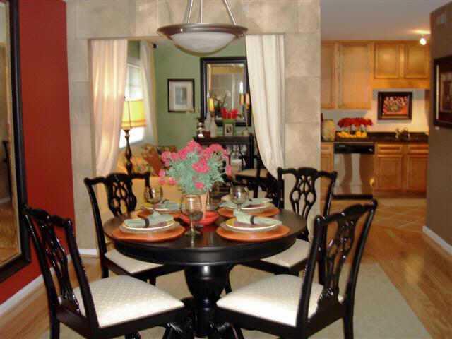 Spacious townhome with vaulted ceilings, sunrooms, hardwoods, granite, custom cabinetry, tile, SS appliances and new full size W/D . Gated w/pool and fitness center! Seller pays $2500 in Closing Costs w/prefered lenders.