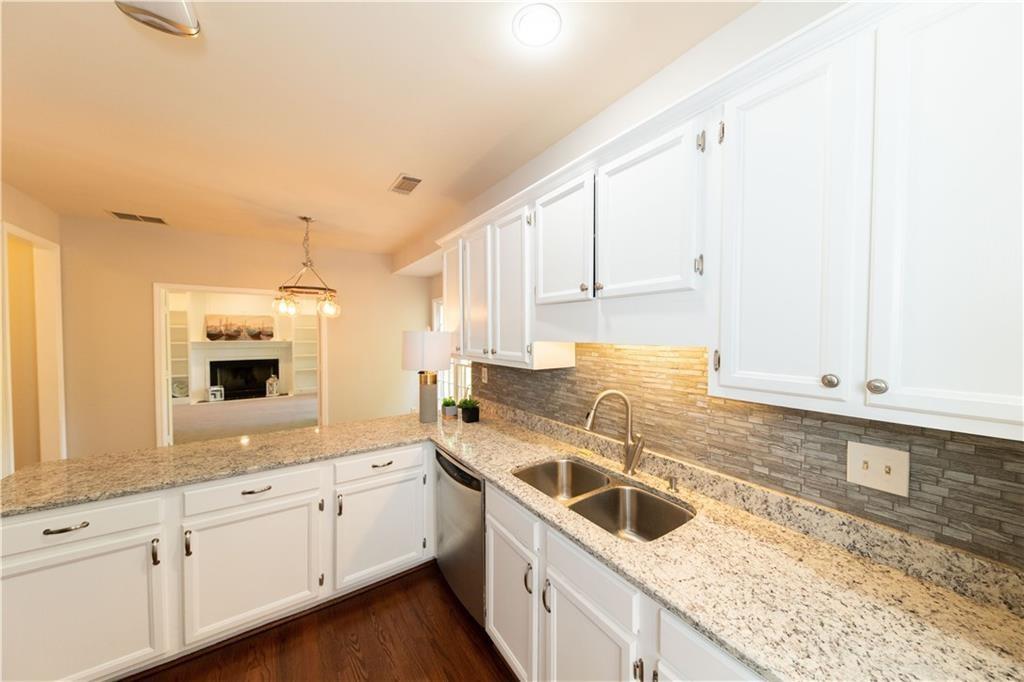 2530 Lockmeade Way, Lawrenceville, Georgia image 14