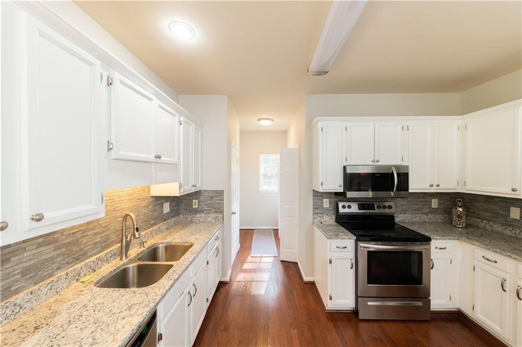 2530 Lockmeade Way, Lawrenceville, Georgia image 13