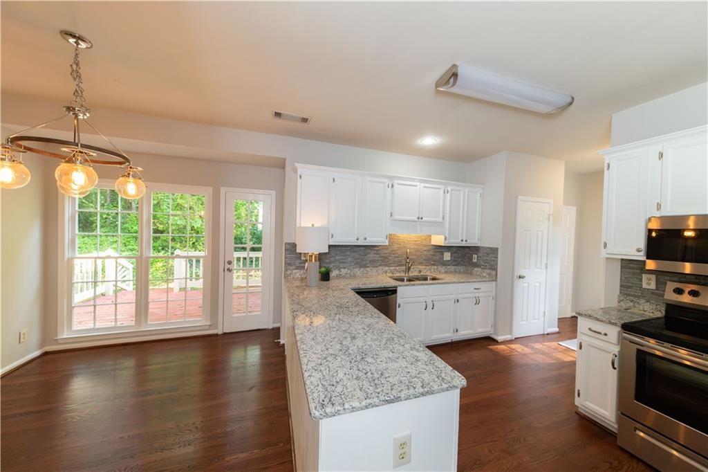 2530 Lockmeade Way, Lawrenceville, Georgia image 11