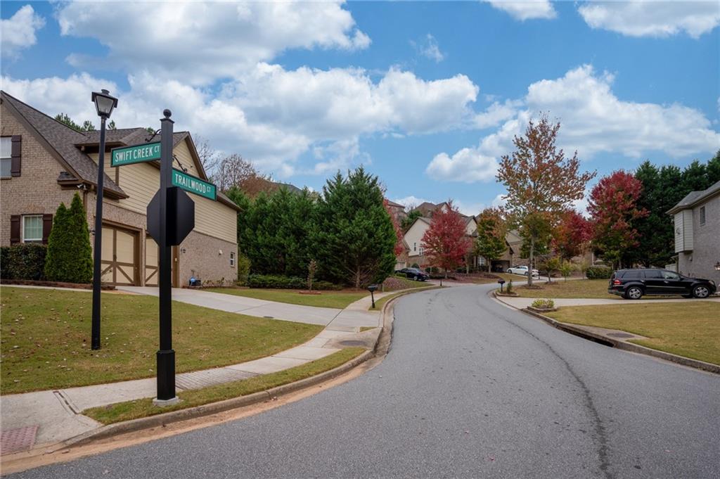 5825 Trailwood Court, Suwanee, Georgia image 3