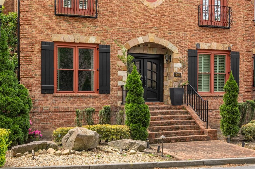 1240 Brookhaven Hideway Court NE