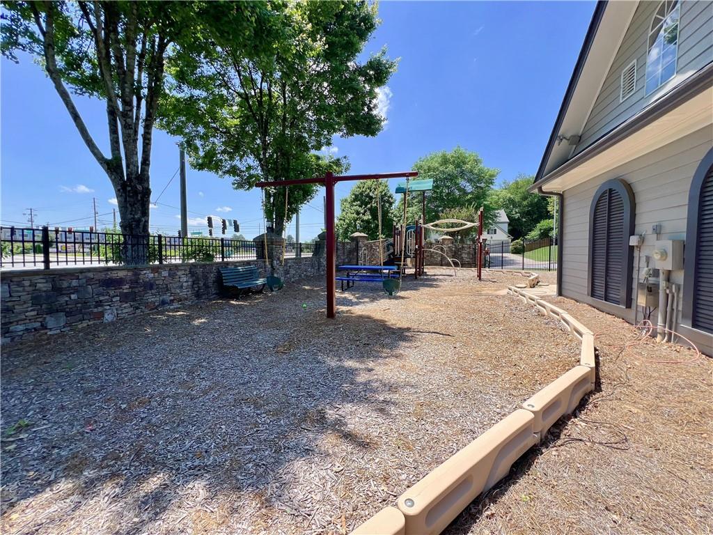 2130 Chattahoochee Drive, Duluth, Georgia image 32