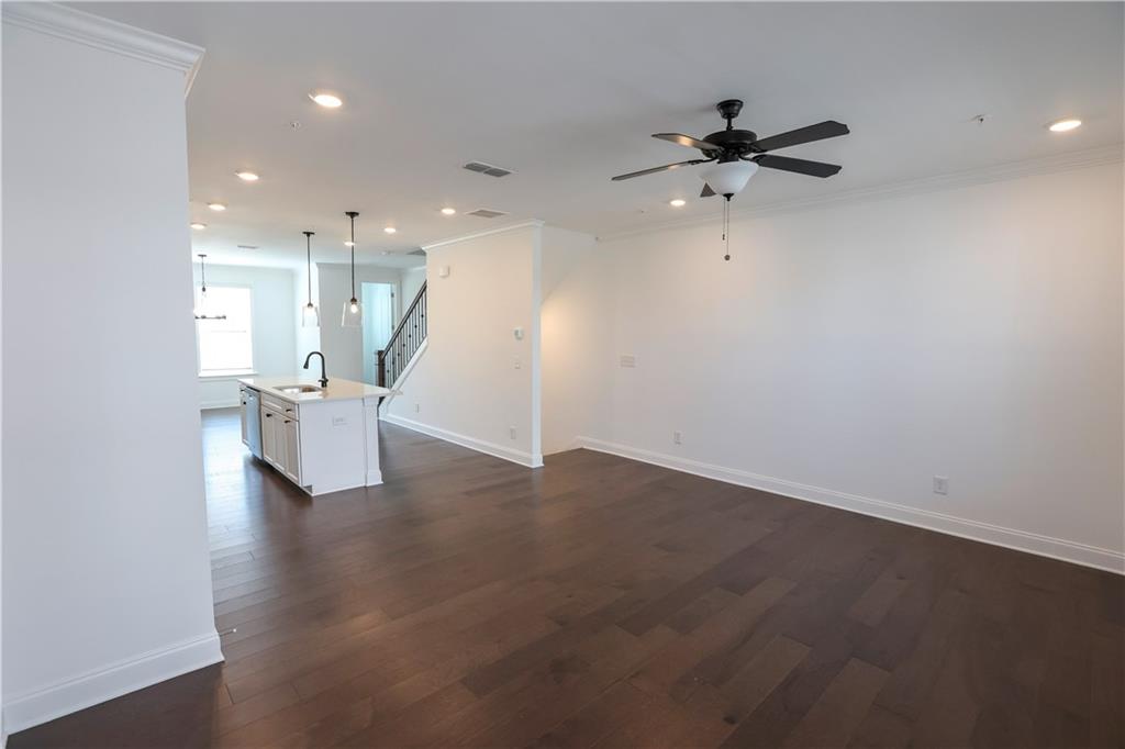 6569 Beacon Drive, Sandy Springs, Georgia image 11
