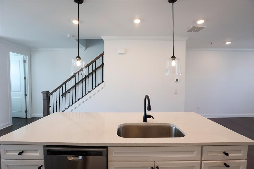 6569 Beacon Drive, Sandy Springs, Georgia image 15