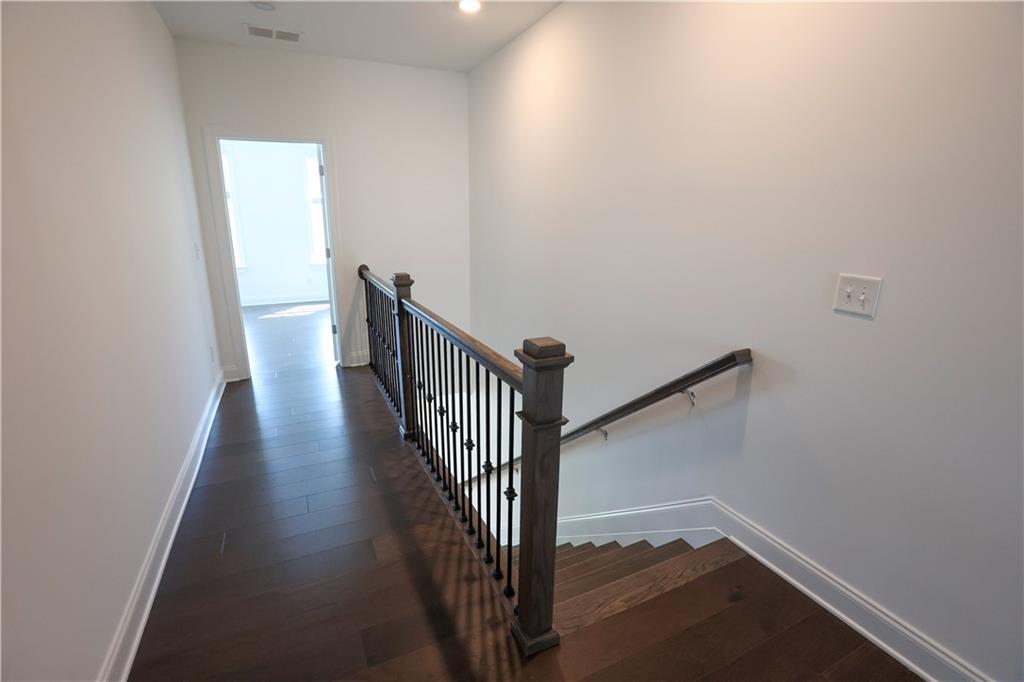 6569 Beacon Drive, Sandy Springs, Georgia image 30