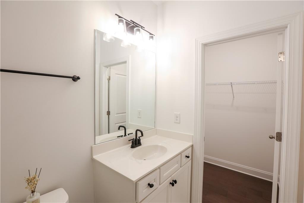 6569 Beacon Drive, Sandy Springs, Georgia image 28