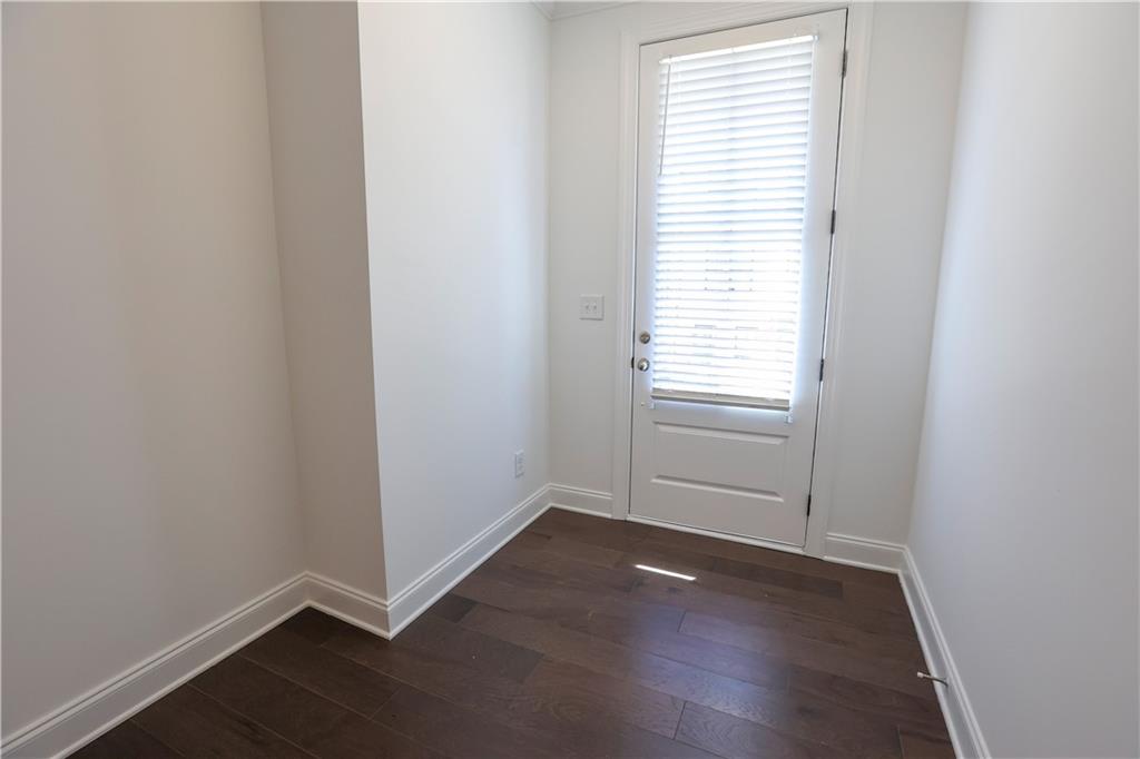 6569 Beacon Drive, Sandy Springs, Georgia image 4
