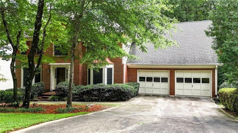 Homes For Sale - 760 Edgewater Lane<br/> Kennesaw, GA 30144