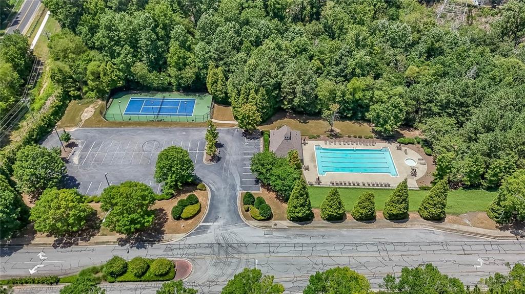 2414 Suwanee Pointe Drive
