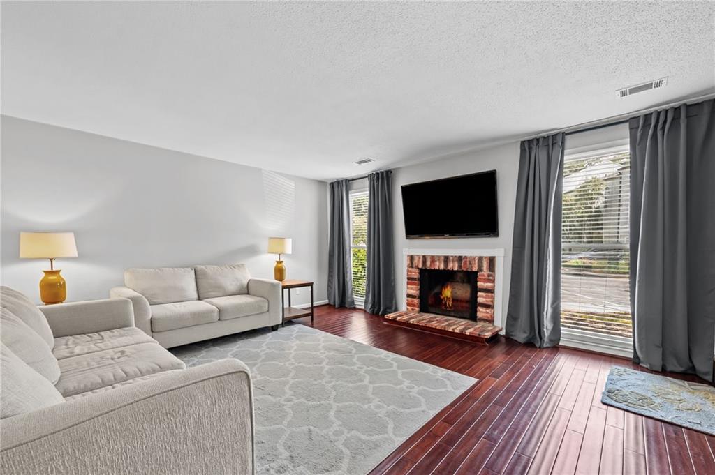 1039 Riverbend Club Drive SE