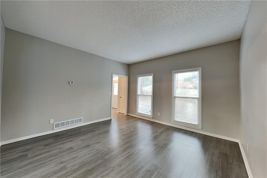 1717 Victoria Way NW