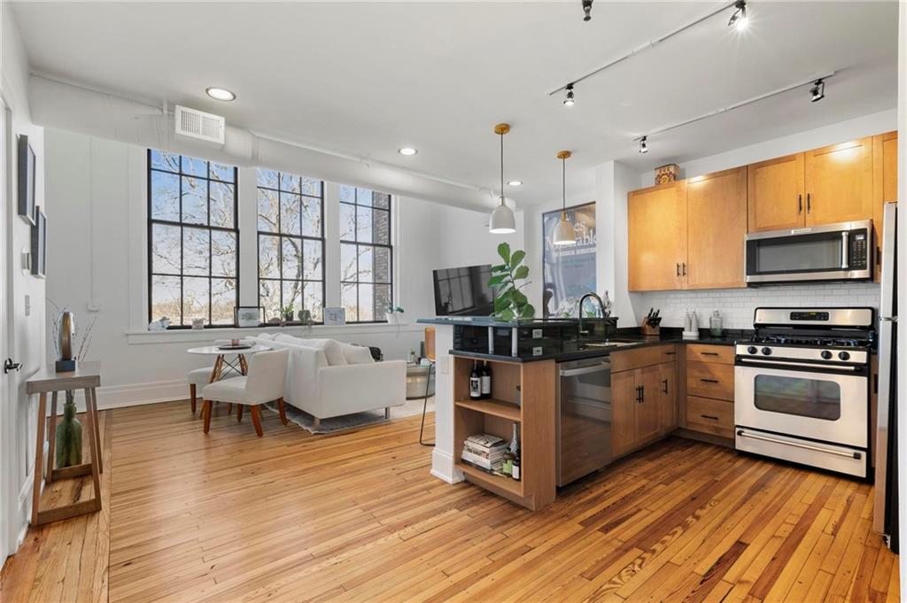 978 North Avenue NE 303