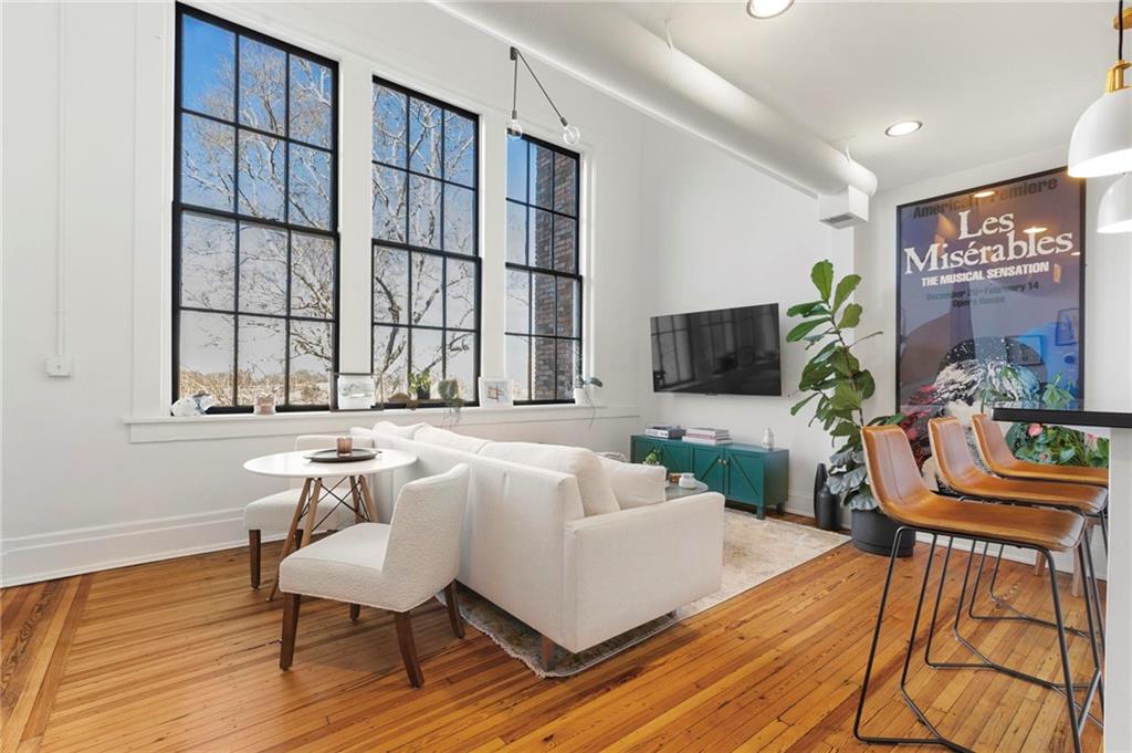 978 North Avenue NE 303