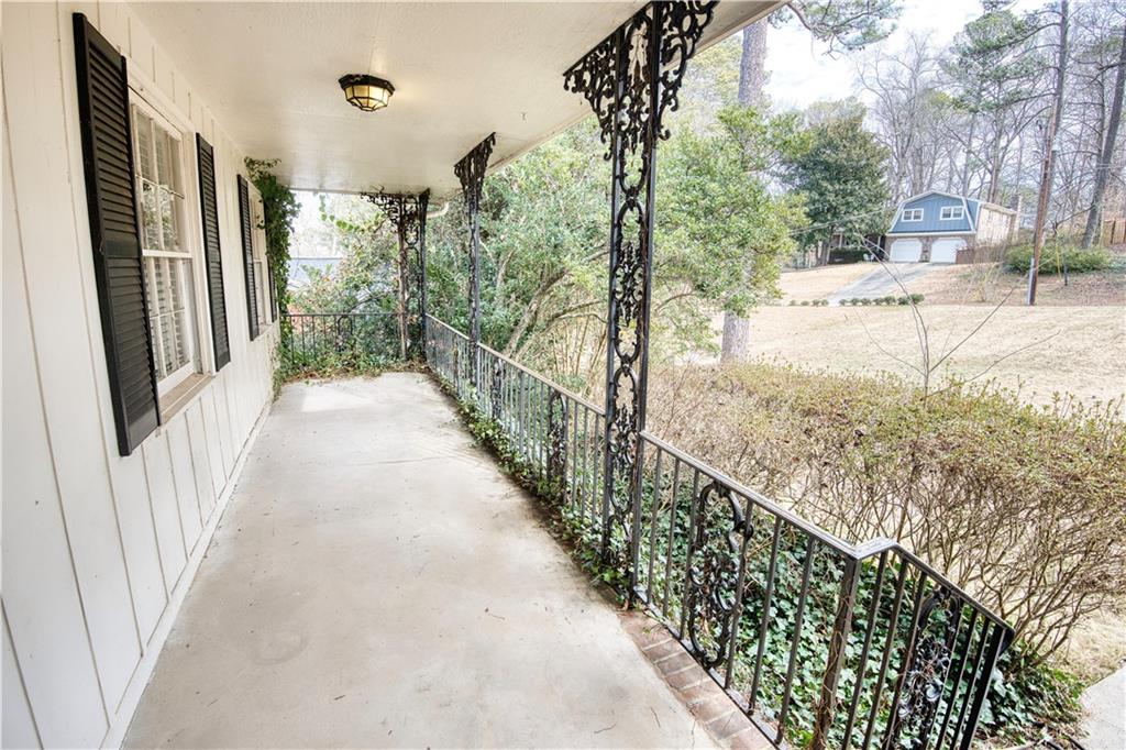 3742 Fox Glen Court NE