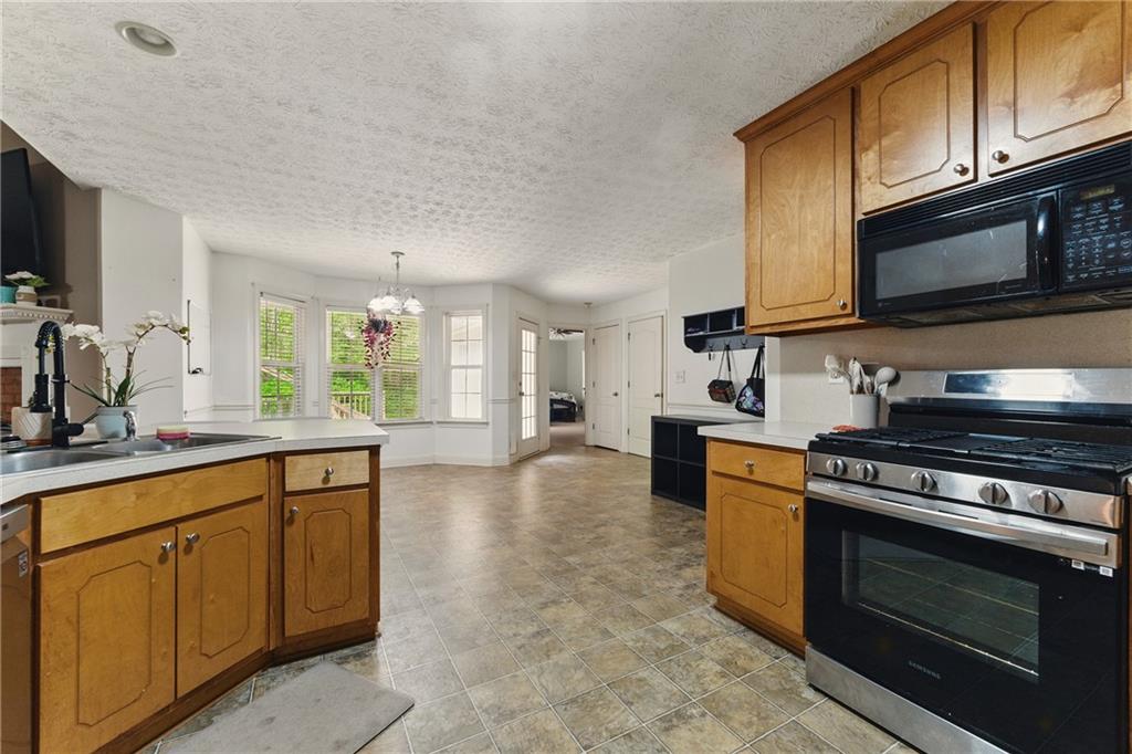 418 Whisper Wood Way, Locust Grove, Georgia image 5