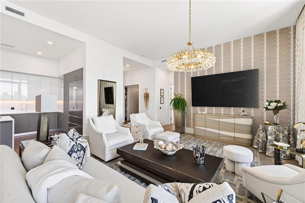 2425 Peachtree Road NE 1704