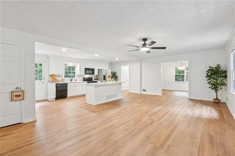 Photo of 3735 Stonewall Drive NW, Kennesaw, GA 30152 (MLS # 7662085)