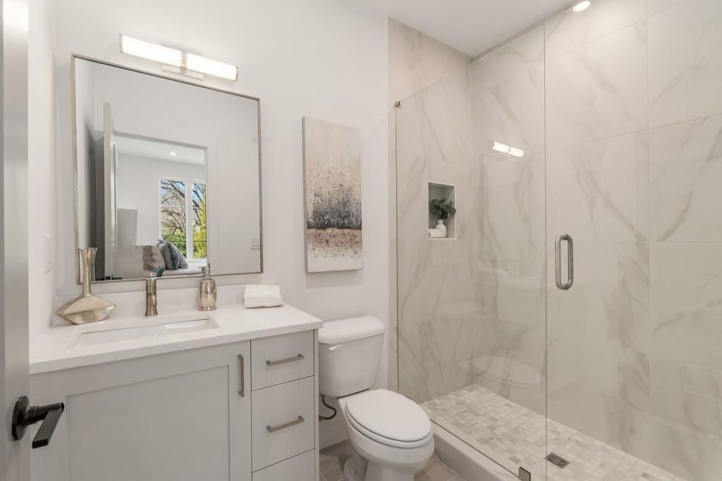 1237 Memorial Drive SE 303