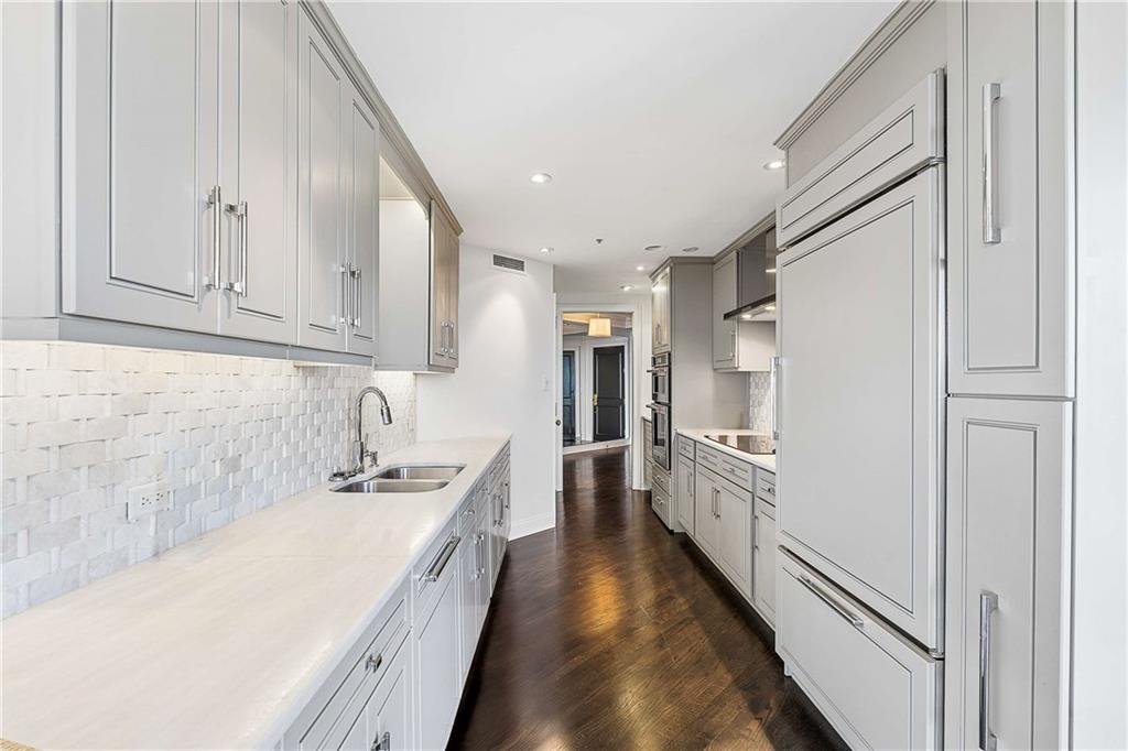 2660 Peachtree Road NW 25G